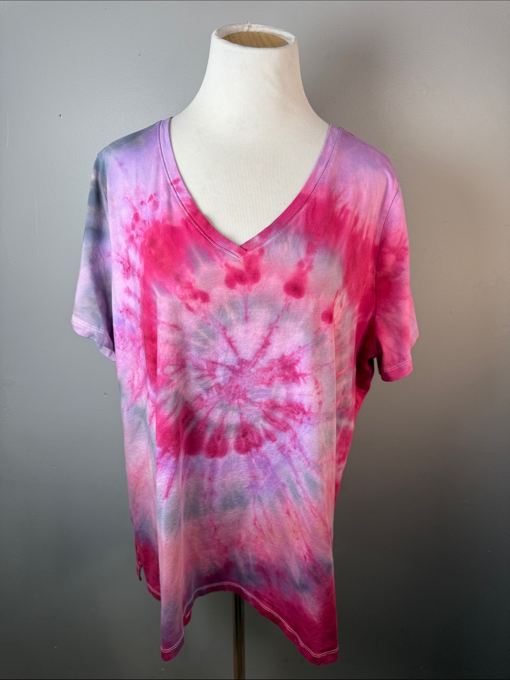 V-Neck Tie-Dye Short Sleeve Tee in Pink & Purple